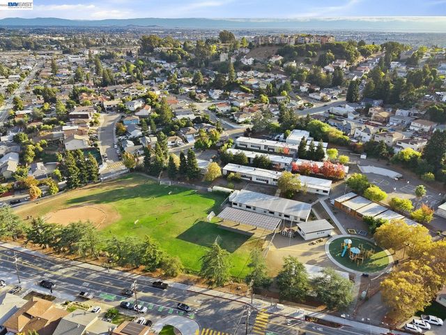2843 Jennifer Dr, Castro Valley, CA 94546
