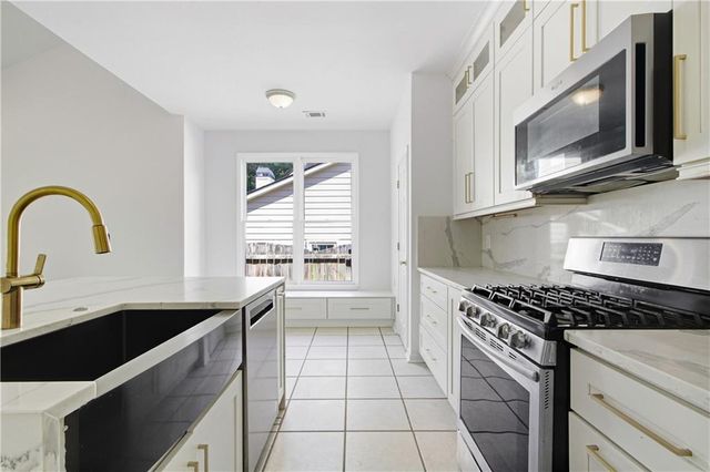 500 Camber Woods Drive, Roswell, GA 30076
