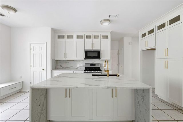 500 Camber Woods Drive, Roswell, GA 30076