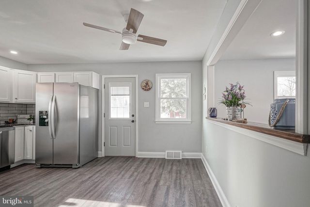 8 RIVIERA DR, Pennsville, NJ 08070