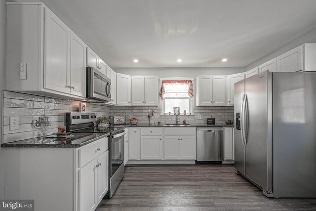 8 RIVIERA DR, Pennsville, NJ 08070