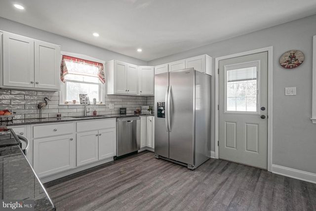 8 RIVIERA DR, Pennsville, NJ 08070