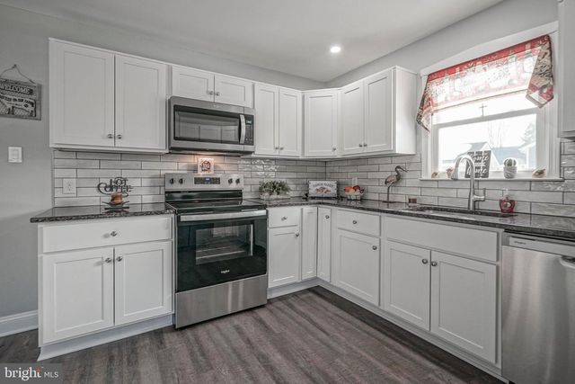 8 RIVIERA DR, Pennsville, NJ 08070