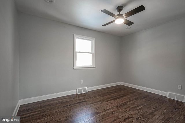 8 RIVIERA DR, Pennsville, NJ 08070