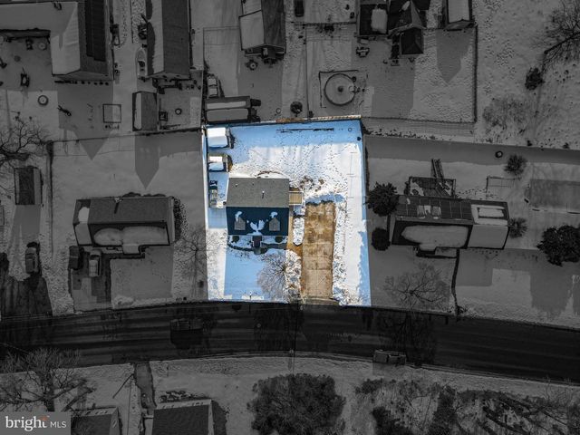 8 RIVIERA DR, Pennsville, NJ 08070