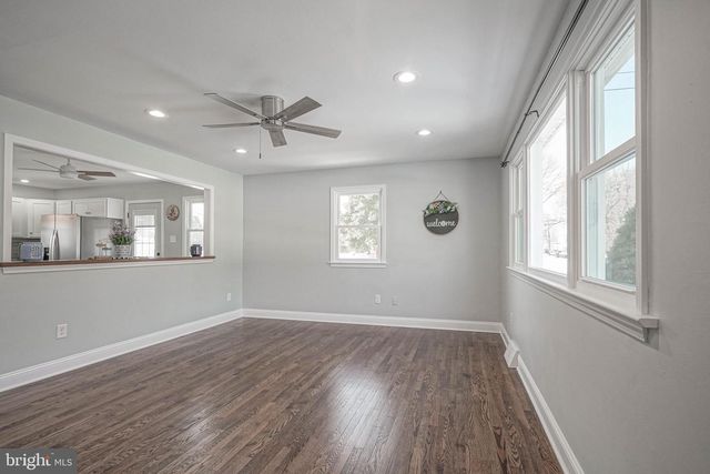 8 RIVIERA DR, Pennsville, NJ 08070