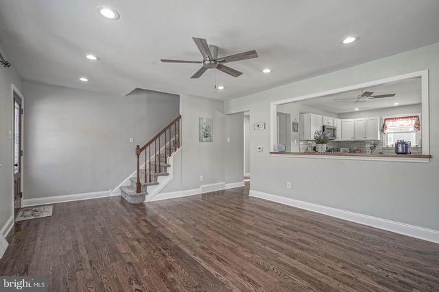 8 RIVIERA DR, Pennsville, NJ 08070