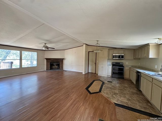 159 County Road 6768, Natalia, TX 78059