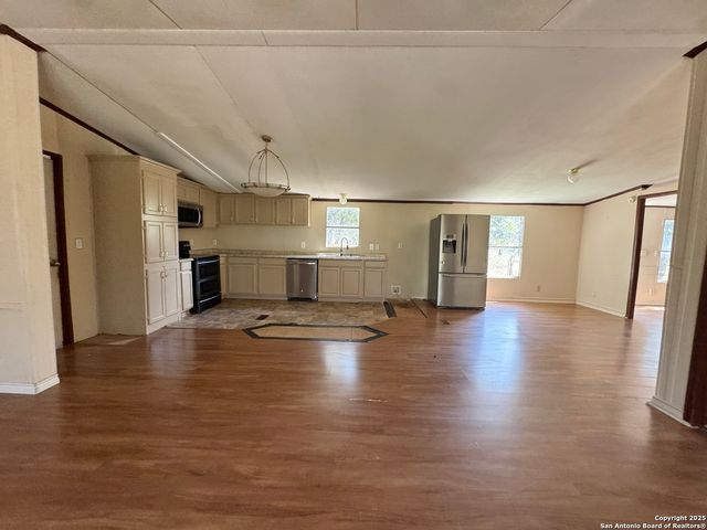 159 County Road 6768, Natalia, TX 78059