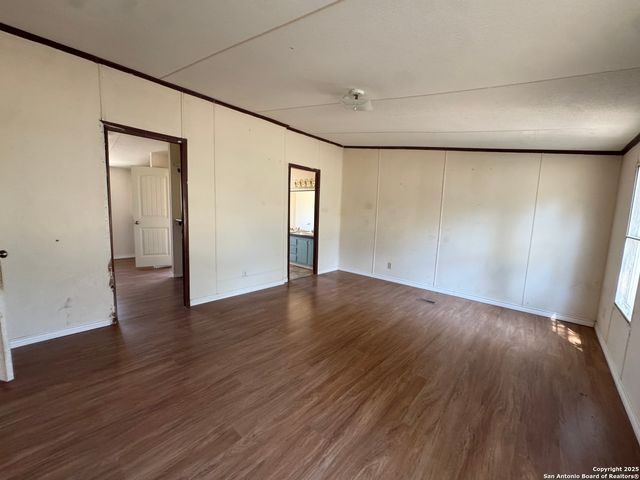 159 County Road 6768, Natalia, TX 78059