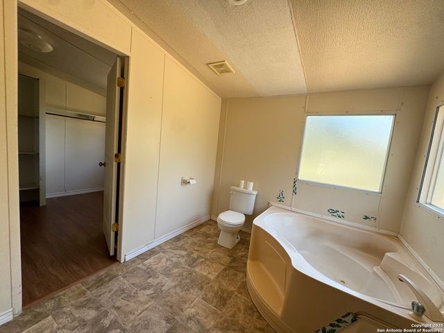 159 County Road 6768, Natalia, TX 78059