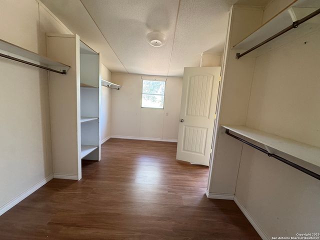 159 County Road 6768, Natalia, TX 78059