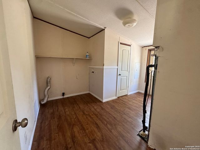 159 County Road 6768, Natalia, TX 78059