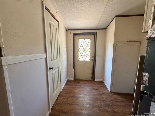 159 County Road 6768, Natalia, TX 78059