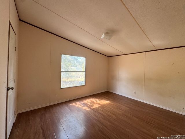 159 County Road 6768, Natalia, TX 78059