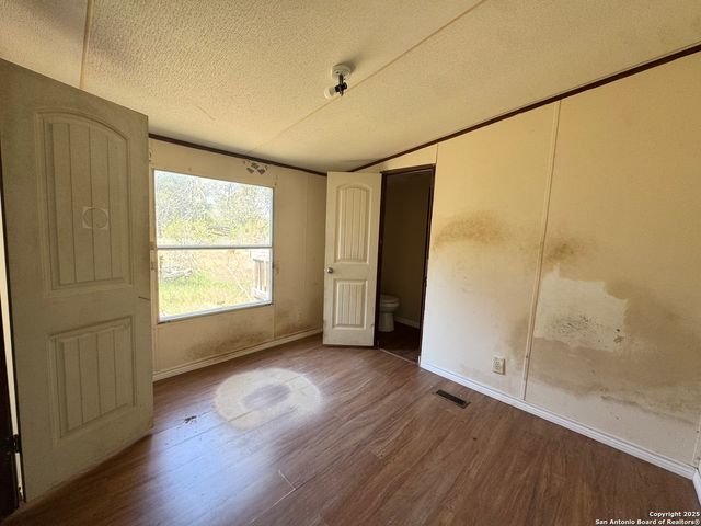 159 County Road 6768, Natalia, TX 78059