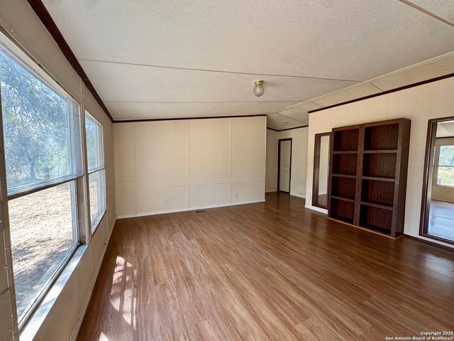 159 County Road 6768, Natalia, TX 78059