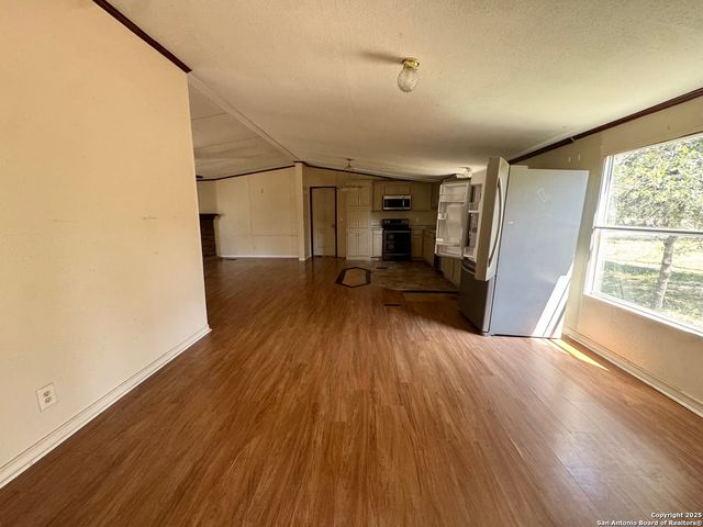 159 County Road 6768, Natalia, TX 78059