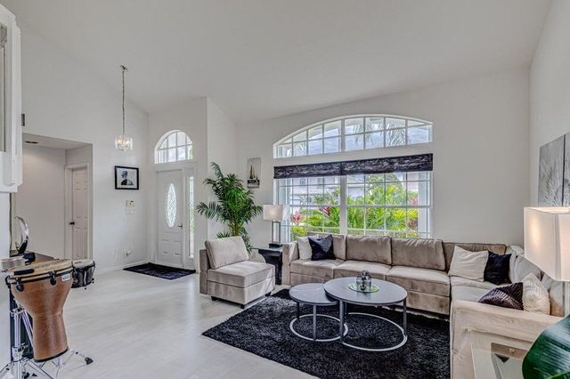 18174 SE Fairview Circle, Tequesta, FL 33469