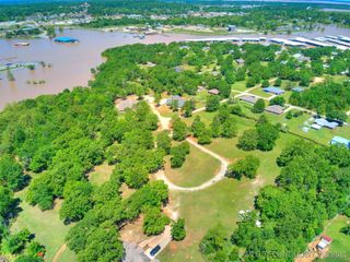 4 E 1200, Eufaula, OK 74432