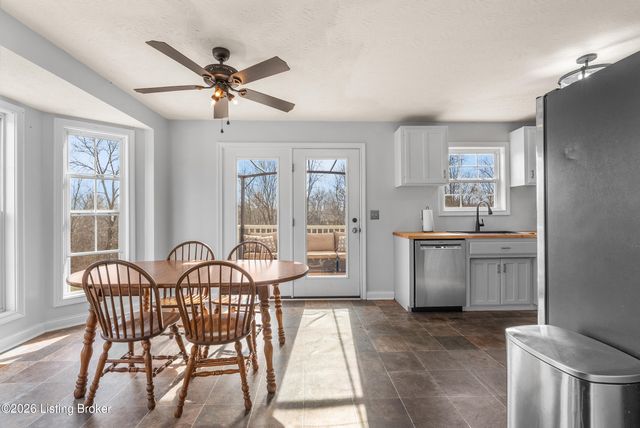 178 P J Ct, Taylorsville, KY 40071