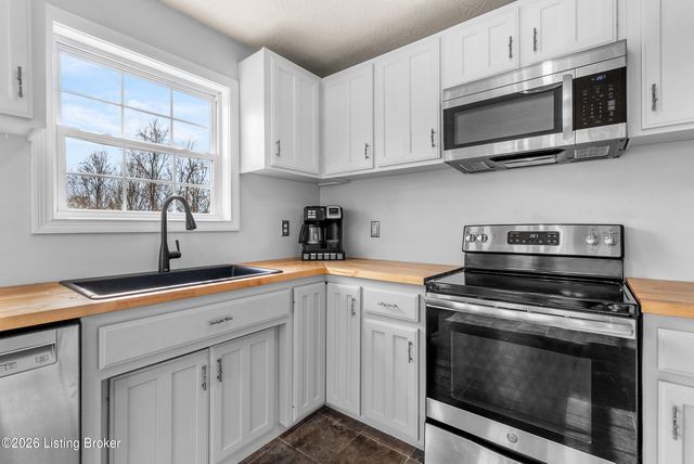 178 P J Ct, Taylorsville, KY 40071