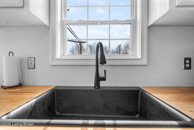 178 P J Ct, Taylorsville, KY 40071