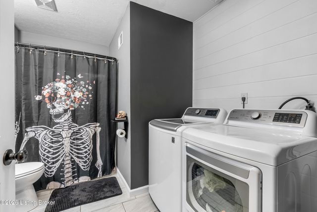 178 P J Ct, Taylorsville, KY 40071