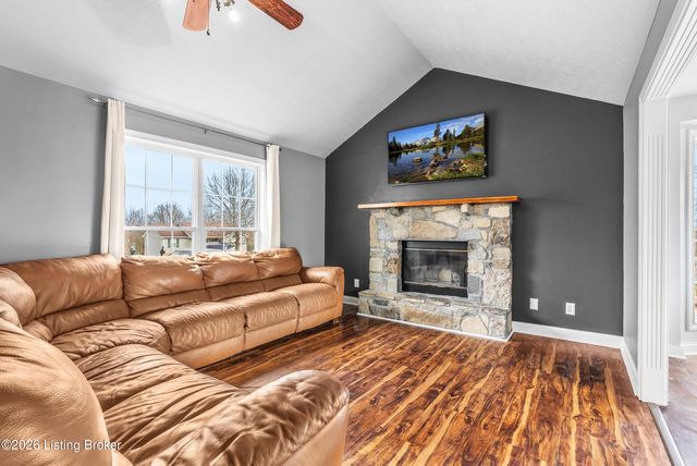 178 P J Ct, Taylorsville, KY 40071