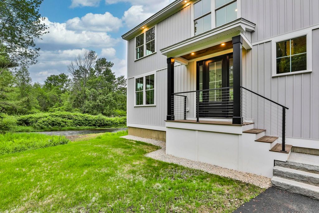 33 Sharon Road, Peterborough, NH 03458