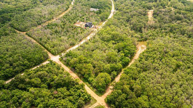 281 Nene LN, Bastrop, TX 78602