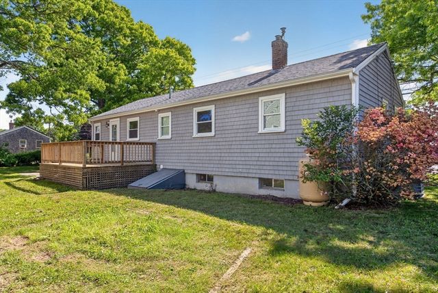 119 Seacoast Shores Blvd, Falmouth, MA 02536
