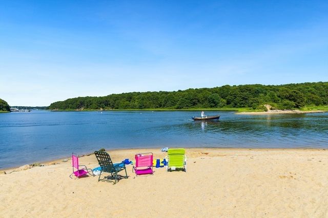 119 Seacoast Shores Blvd, Falmouth, MA 02536
