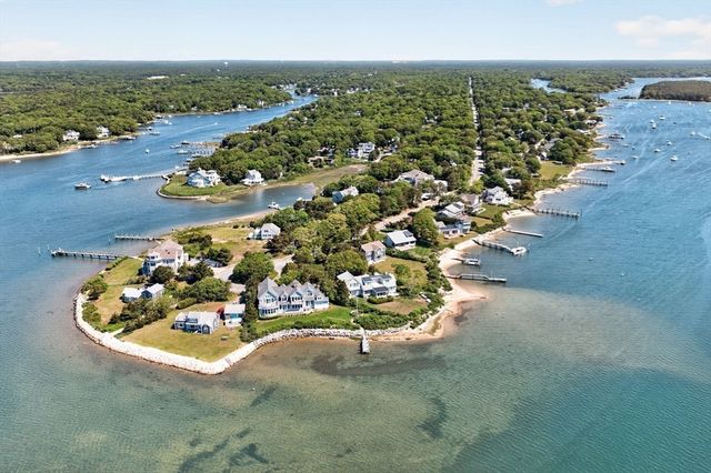 119 Seacoast Shores Blvd, Falmouth, MA 02536