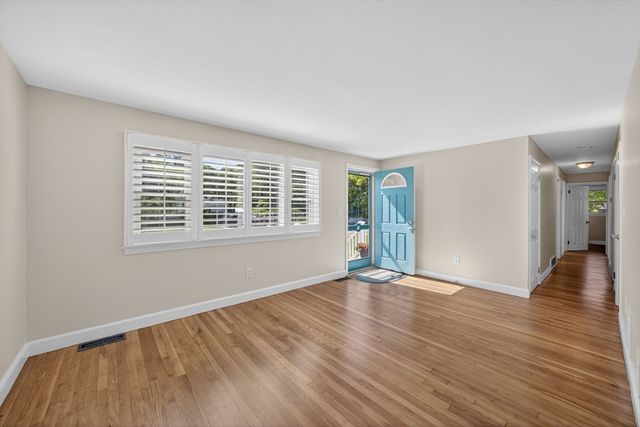119 Seacoast Shores Blvd, Falmouth, MA 02536