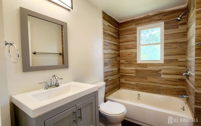 111 Demorest Avenue 2nd, Avenel, NJ 07001