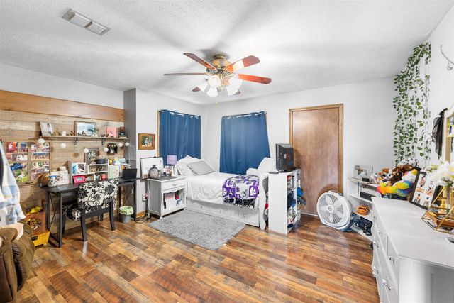 429 Meadowlark Dr, Minneapolis, KS 67467