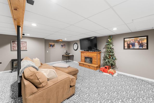 429 Meadowlark Dr, Minneapolis, KS 67467