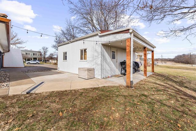 429 Meadowlark Dr, Minneapolis, KS 67467