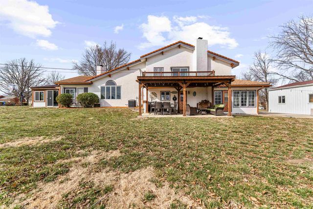 429 Meadowlark Dr, Minneapolis, KS 67467