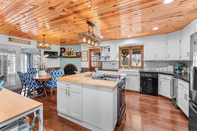 429 Meadowlark Dr, Minneapolis, KS 67467