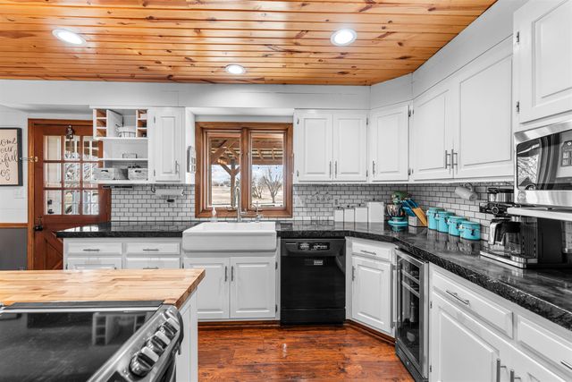 429 Meadowlark Dr, Minneapolis, KS 67467