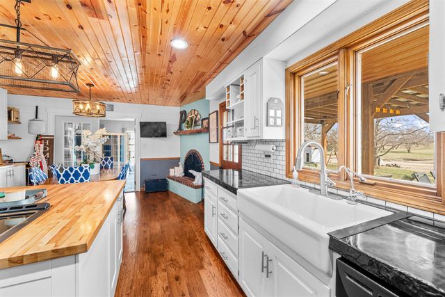 429 Meadowlark Dr, Minneapolis, KS 67467