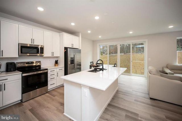 2892 WHITE TAIL DR, Locust Grove, VA 22508