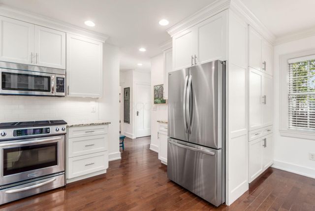 1897 Stanford Road, Upper Arlington, OH 43212