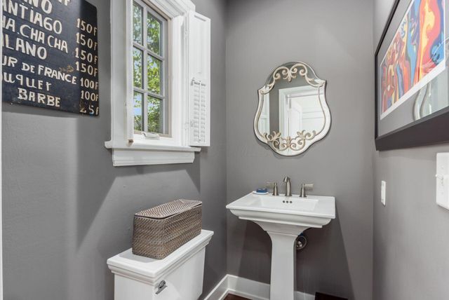 1897 Stanford Road, Upper Arlington, OH 43212