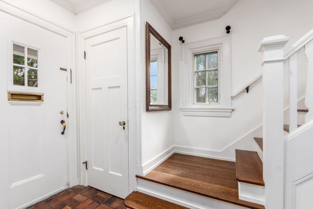 1897 Stanford Road, Upper Arlington, OH 43212