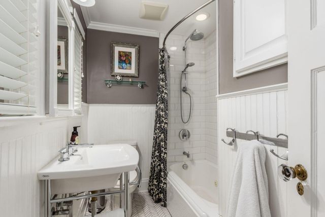1897 Stanford Road, Upper Arlington, OH 43212