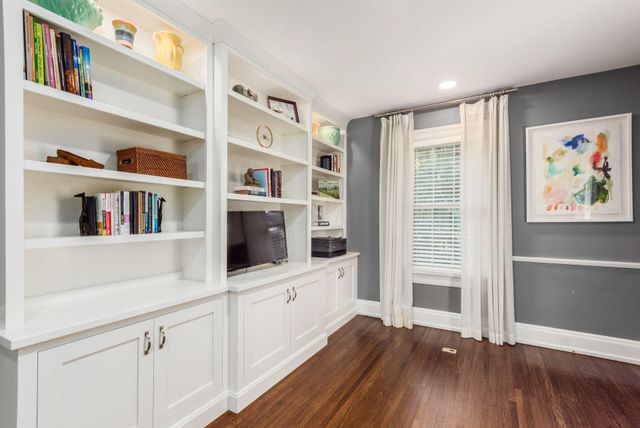 1897 Stanford Road, Upper Arlington, OH 43212