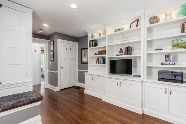 1897 Stanford Road, Upper Arlington, OH 43212